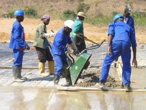 Kayelekera clinic - pouring slab 2